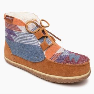 NWOT Minnetonka Torrey Moccasin Slipper Boot/bootie